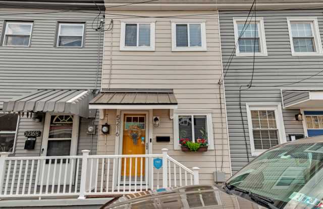 Luxury Updated Home - Lawrenceville