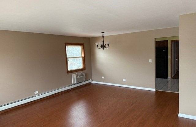 6743 N Oxford Avenue