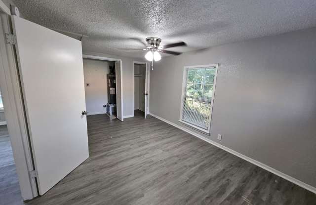 Photo of 606 W Dean Ave