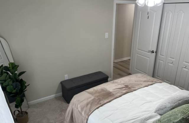 5804 Opaleye Ct, Unit 2