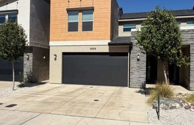 Townhome in South Desert