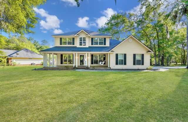 Richmond Hill Beauty: 4-Bedroom Home with Stunning Lagoon Views!