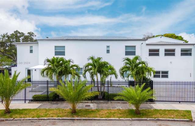 590 SW 23rd Ave