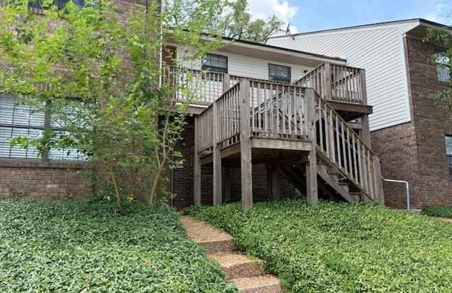 1104 GREENTREE Court
