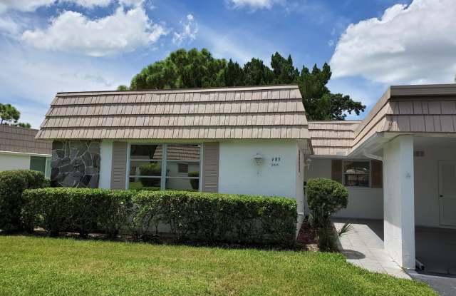 Updated 2 bed/ 2 bath Villa ~ 55+ Community in South Sarasota - 5445 Riverbluff Circle, Sarasota County, FL 34231