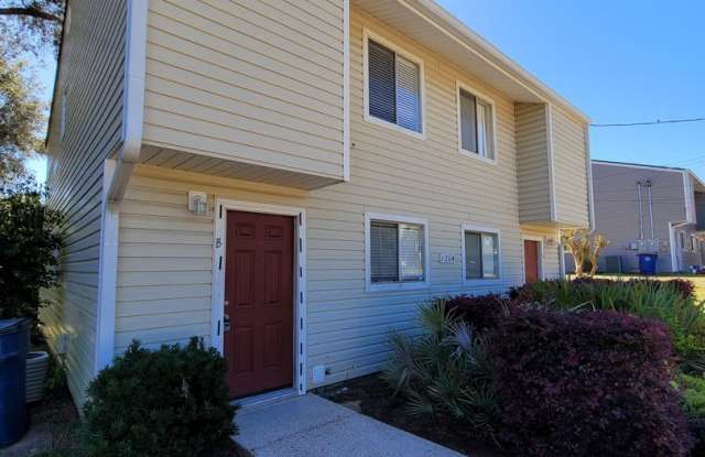 Cute 2 bedroom 1.5 bath 2-Story Townhome in Historic St. Andrews photos photos