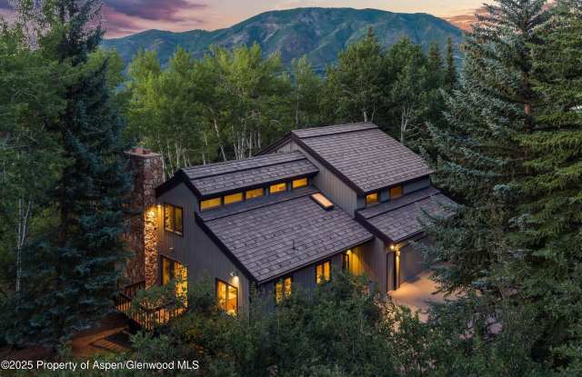 Photo of 28 Larkspur Lane