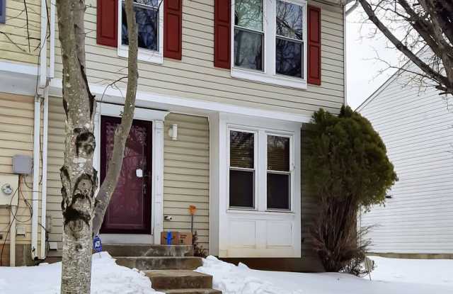 Spacious 3BR/2.5BA End-Unit TH in Windsor Mill + Move-In Special!