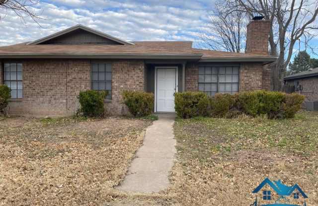 2 Bed/ 2 Bath Duplex by Lake Nasworthy - 116 Hidalgo