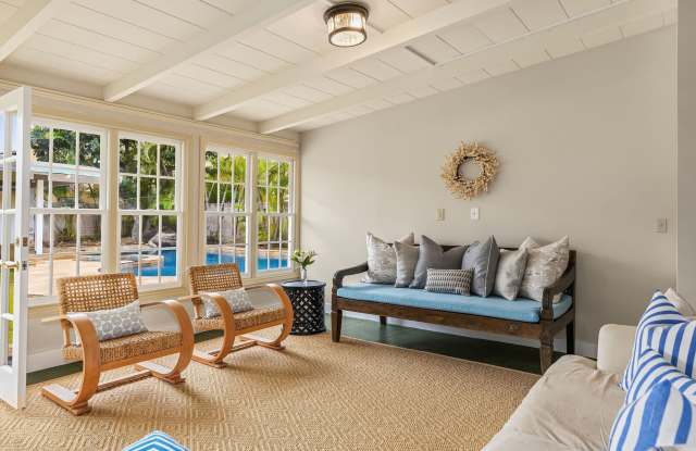 4bd / 3.5ba Charming Nautical Kahala Home with a Pool and A/C. - Kahala Seaside