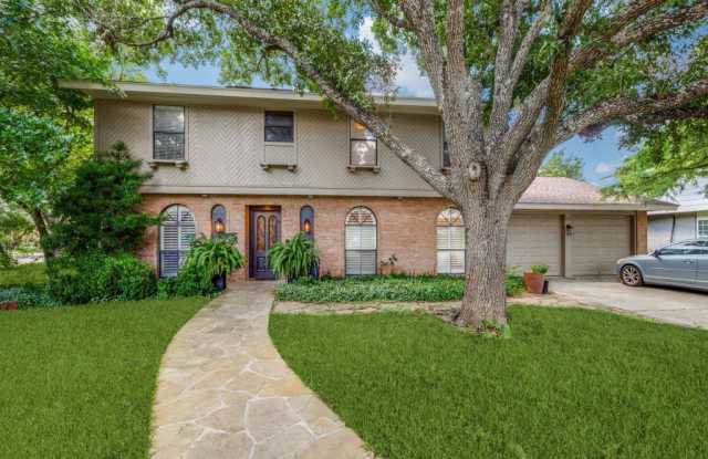 2702 Roundleaf Ct