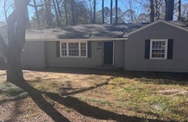 2121 Oakhurst Dr Jackson, MS 39204