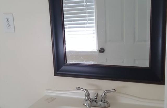 Cute house in downtown.