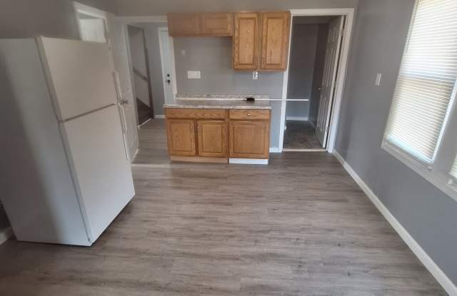 12613 Parkhill Avenue - Up