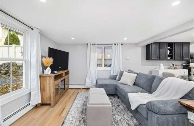 267 Green End Avenue