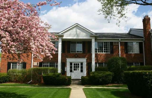 Medford Place Apartments - 1 Bed / 1 Bath - 5111 Crooks Road, Royal Oak, MI 48073