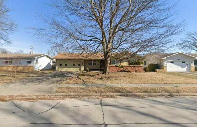 2828 S Stewart Ave, Springfield, Mo