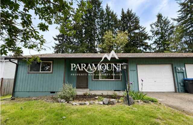 (Application Pending)Charming 2-Bedroom Duplex with Garage!