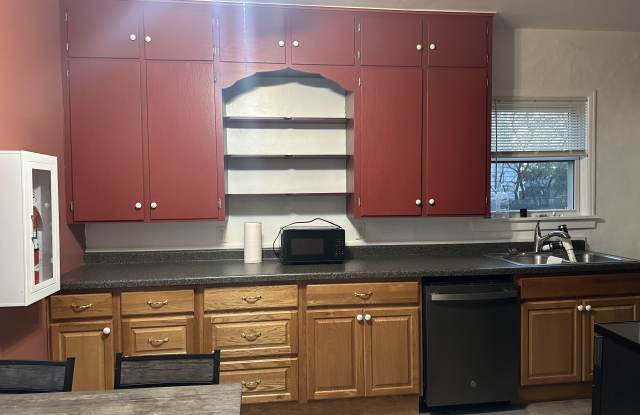 161 17th Street North