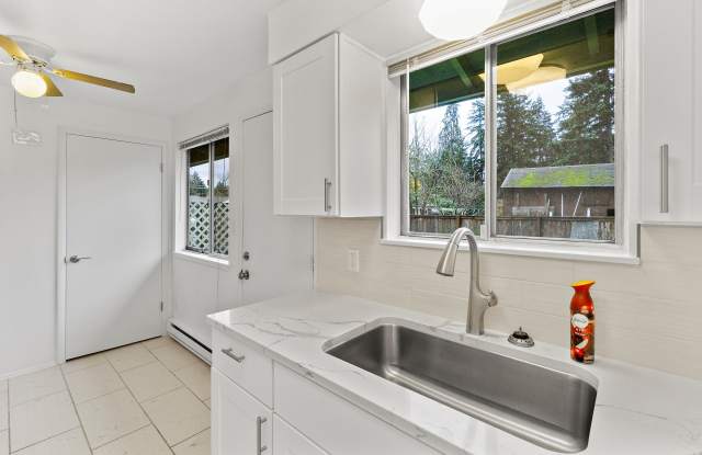 12828 Bridgeport Way Southwest#4