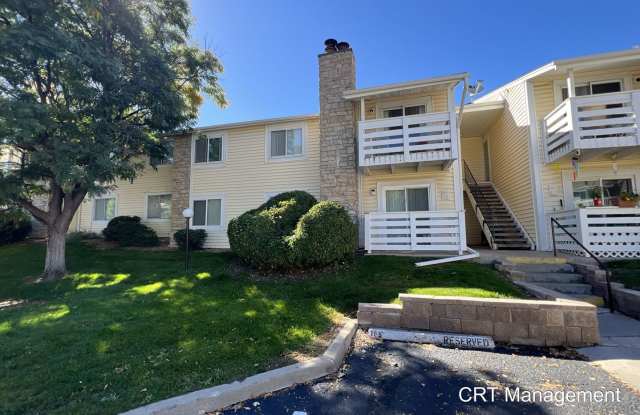 Spacious 2 Bed, 2 Bath Condo – Prime Lowry Location!