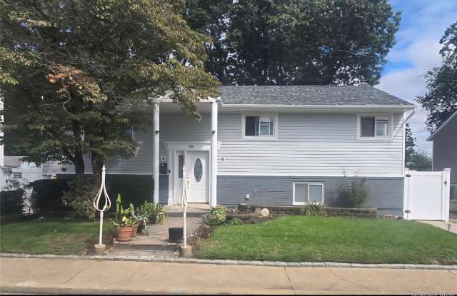 Photo of 581 Meacham Avenue