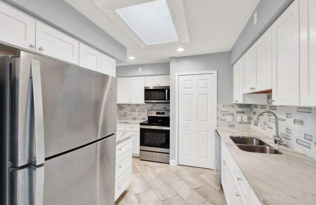 Photo of 2BD-2BTH HOME | NEWLY RENOVATED | BLOOMFIELD HILLS, MI
