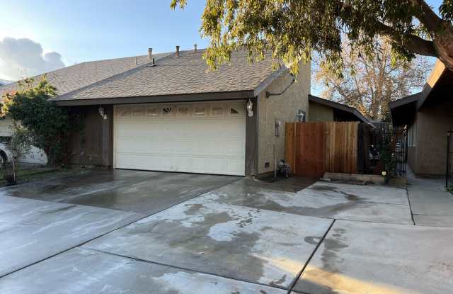 Photo of 3 BR 2 BA in Lake Elsinore $2395/month