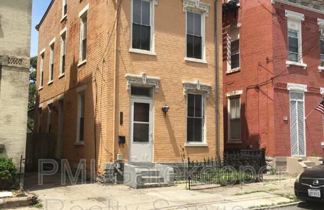 2231 Victor St