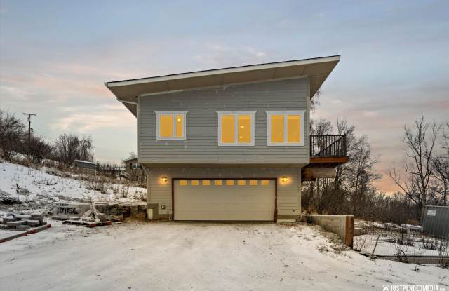 Photo of Eagle River Valley Escape