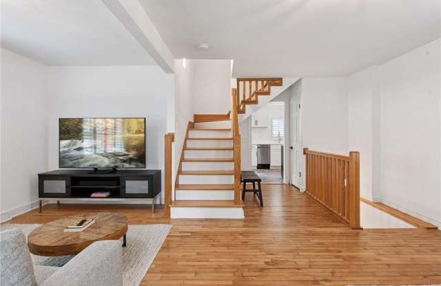 129 Chicago Avenue N