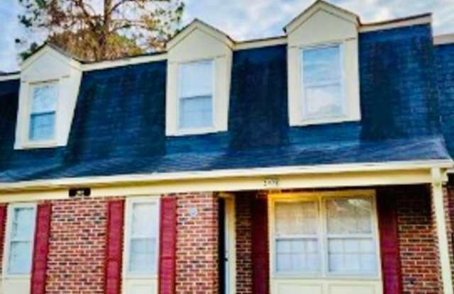 Photo of Cozy 3 Bedroom 1.5 Bathroom Townhouse located in the Denbigh-Warwick area of Newport News, VA!