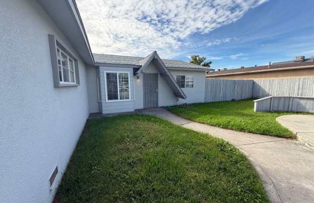 Great Location Near Hwy 41 – 3 Bedroom Home with Big Backyard!