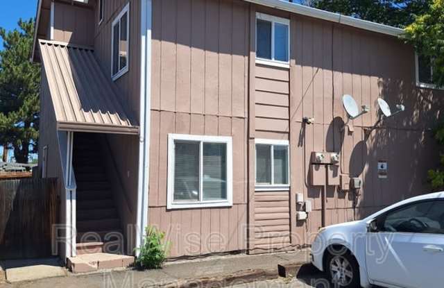302 Edwards St