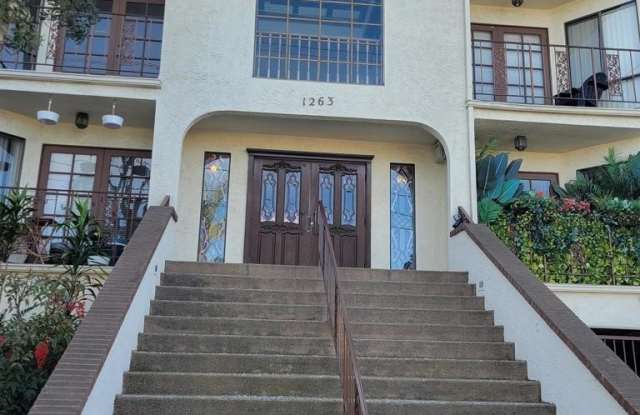 1263 Robinson Avenue