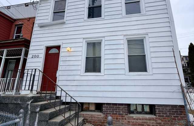 200 Mohawk Street unit: 1