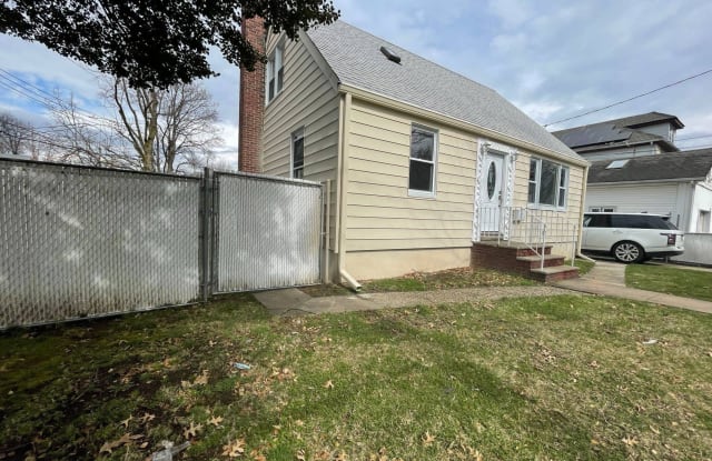 229 Burgher Ave - 229 Burgher Avenue, Staten Island, NY 10305