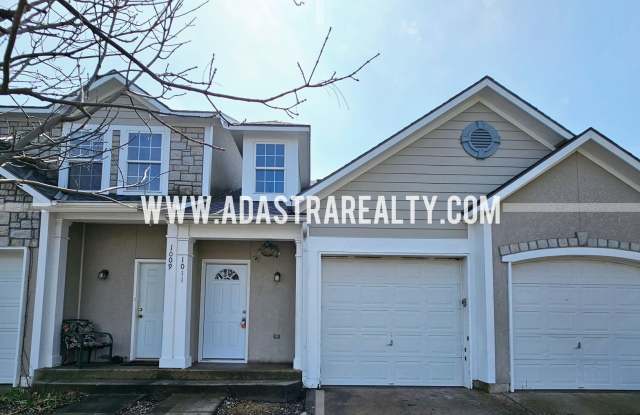 Very Spacious Townhome in West Olathe-Available in APRIL!!