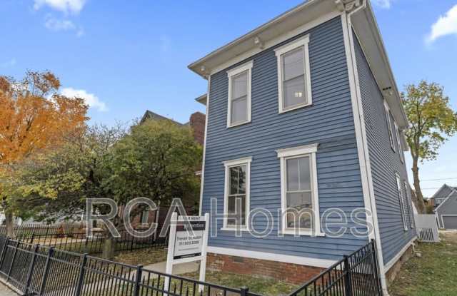 Photo of 920 North College Avenue