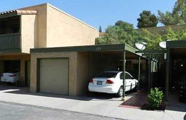 Lomaland Beautiful Condo: 3 bedrooms, 2.5 baths - 1644 Lomaland Drive, El Paso, TX 79935