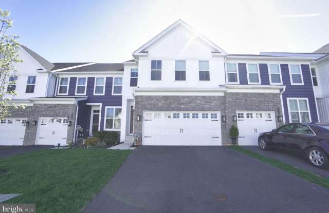 305 WYNSTONE COURT - 305 Wynstone Court, Montgomeryville, PA 18915