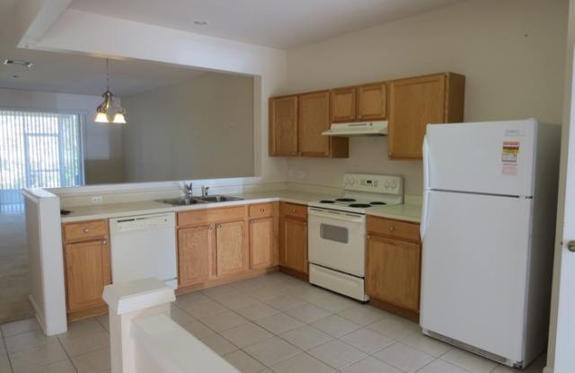 1038 Vista Cay Court