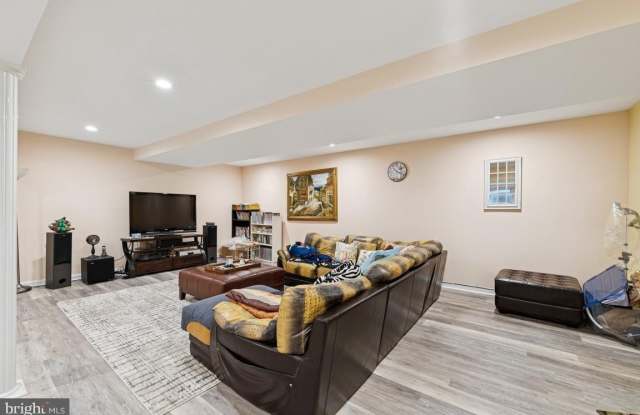 6625 WEATHEFORD Court