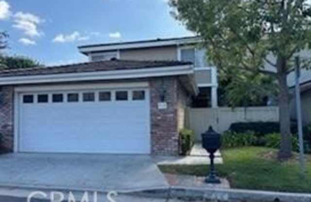 915 S Ridgecrest Circle