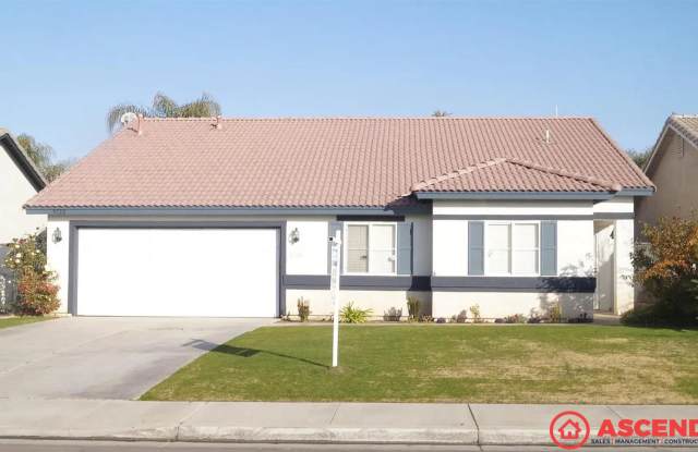 Spacious 4 Bedroom / 2 Bath Home – Fully Equipped Kitchen | Bakersfield, CA 93312