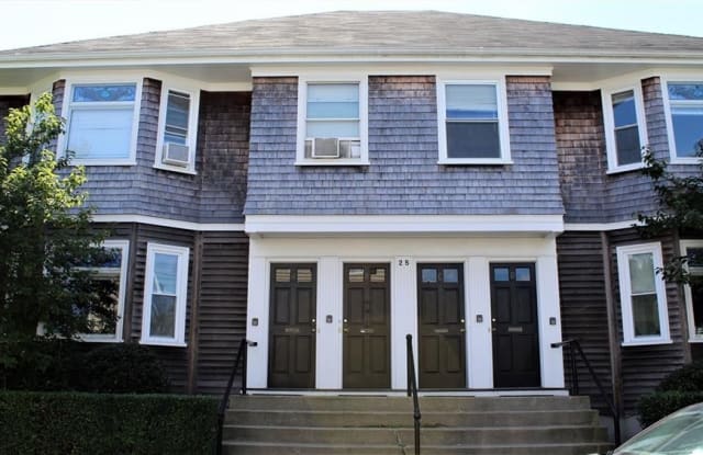 25 W Narragansett Avenue - 25 West Narragansett Avenue, Newport, RI 02840