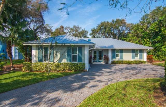 907 Tropic Drive