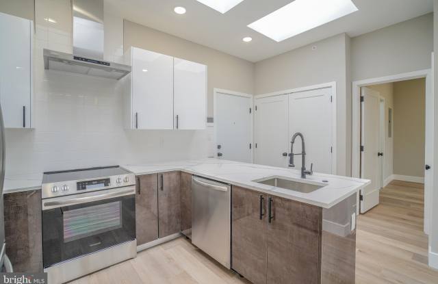 1503 N FRONT Street unit: 6