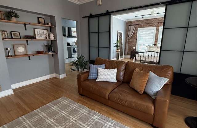 4125 S Figueroa Street