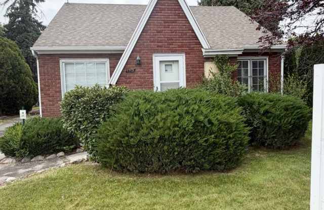 Ideally Located in the Heart of Murray